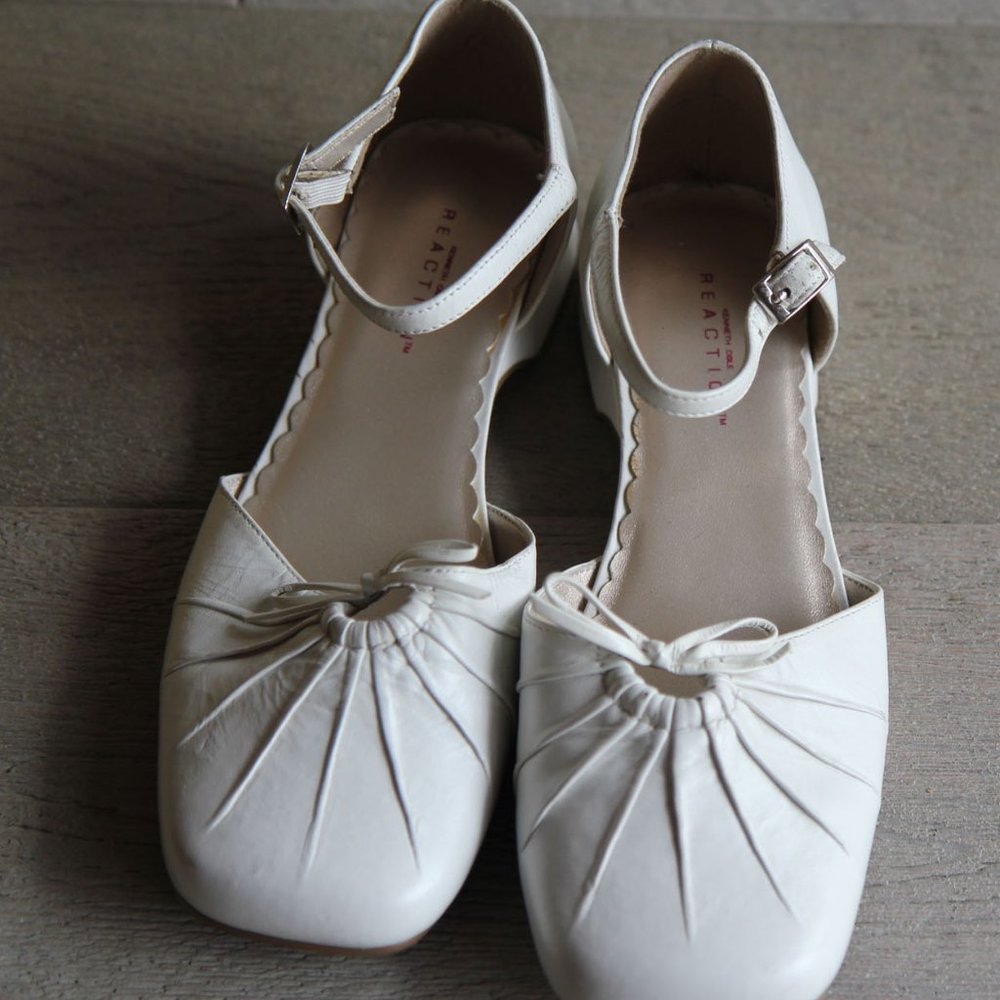 Kenneth Cole White leather  Block heel Flats US Size 9